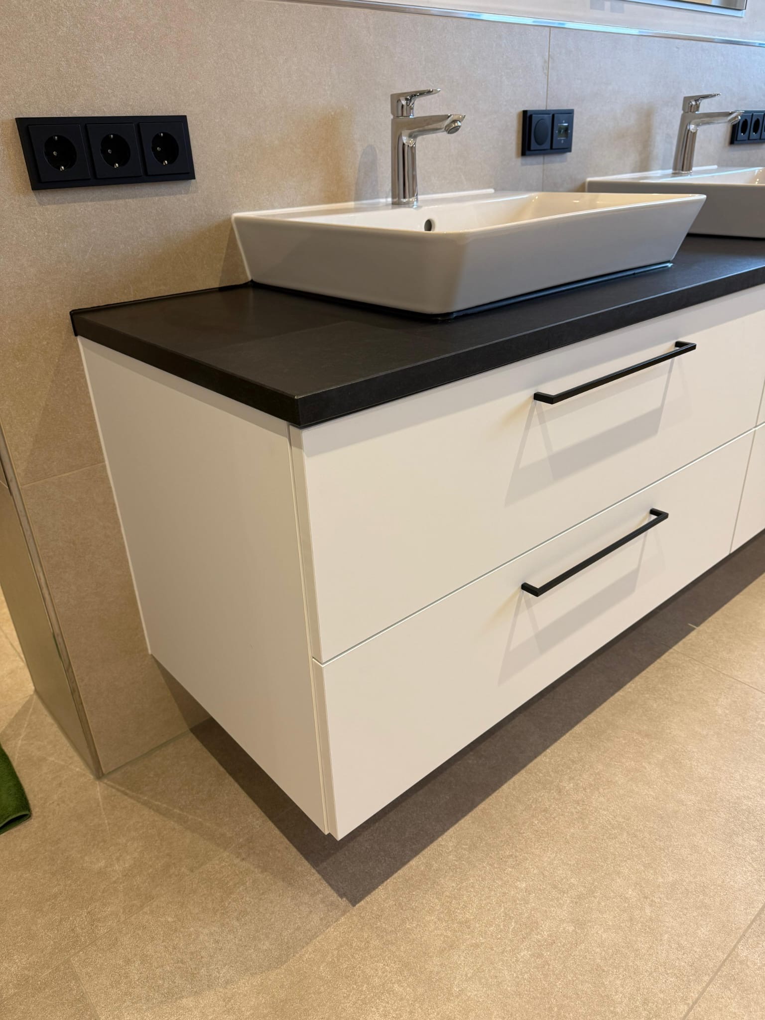 257549e2-4010-487e-b39b-70f6a59c84bd