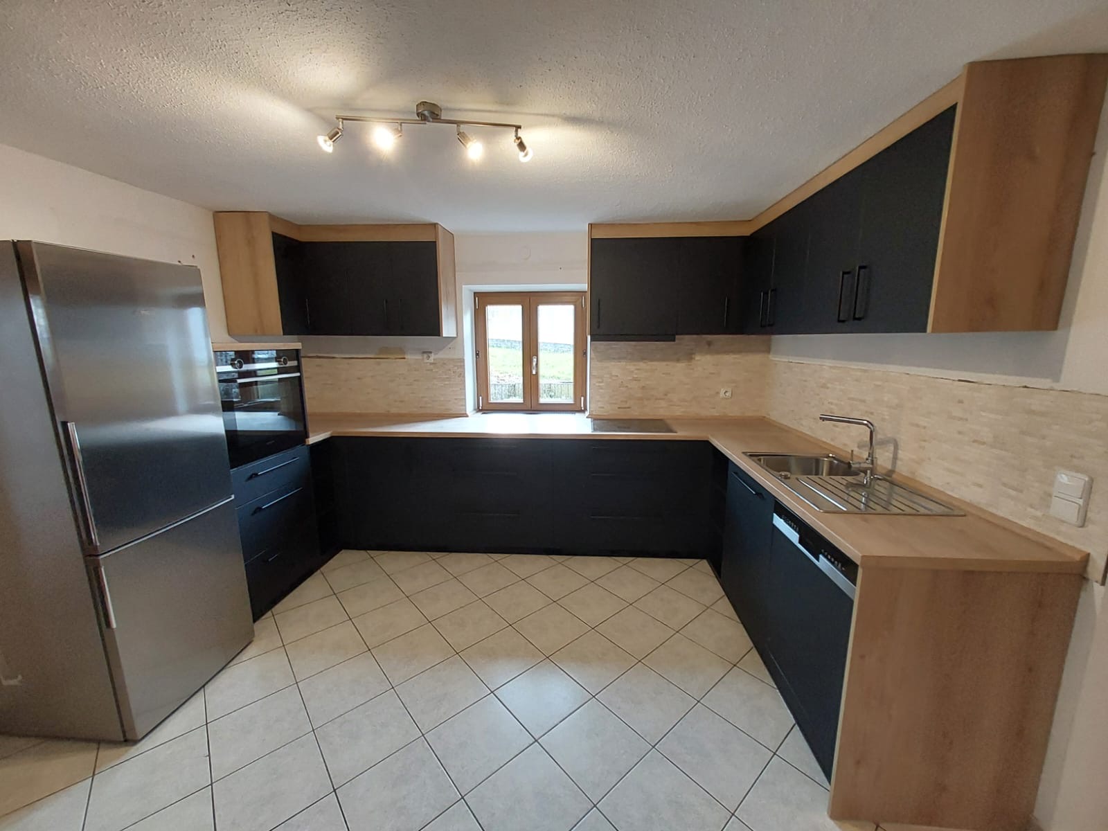 04ae2f6d-31f5-4e2e-b399-f78a3957e5a5